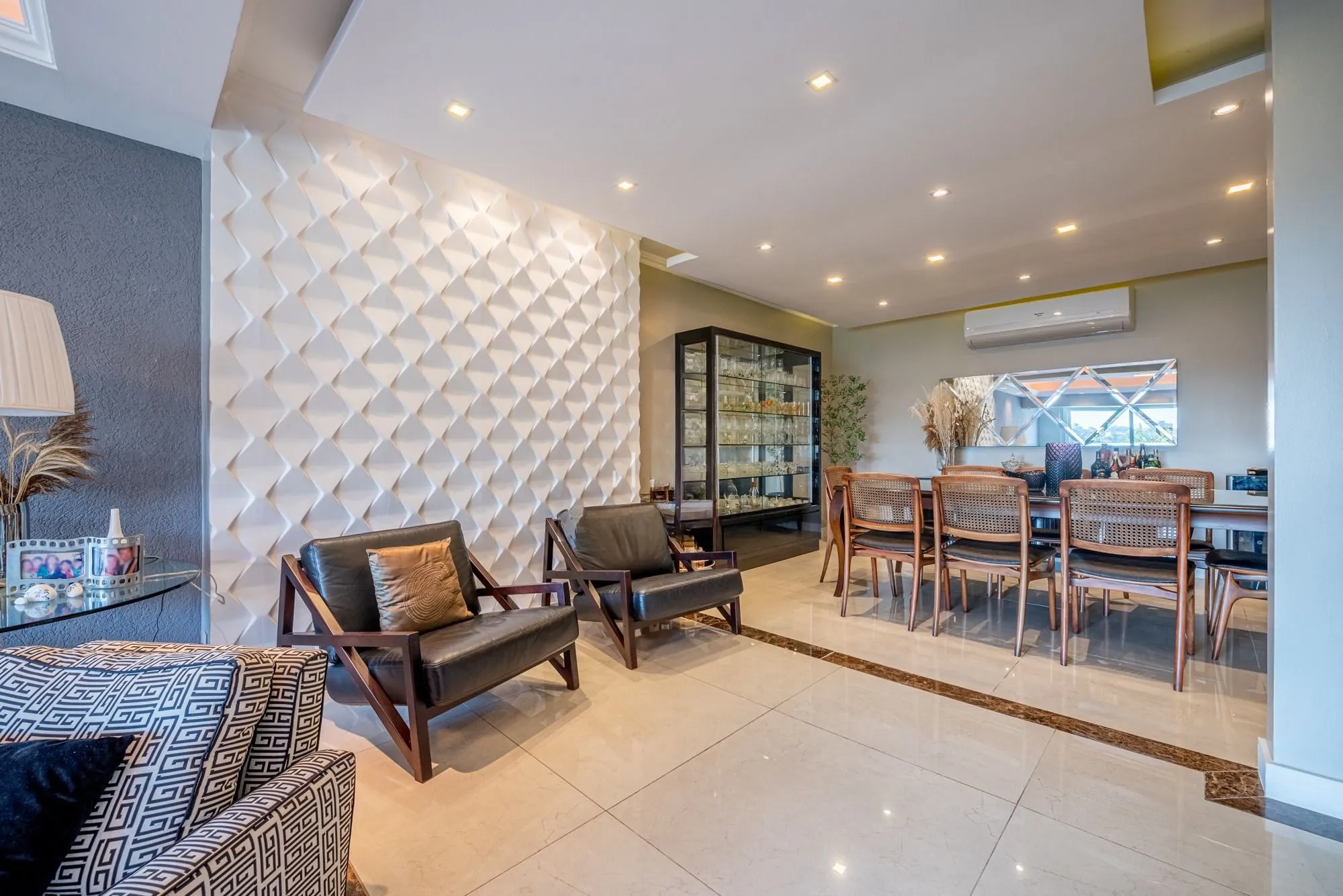 Imagem Casa com 357m² e 4 dormitórios, 3 suítes, 3 vagas