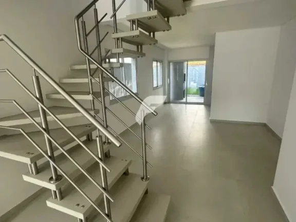 Imagem Casa com 3 dormitórios sendo 1 suíte e 2 vagas de garagem - Campeche, Florianópolis/SC