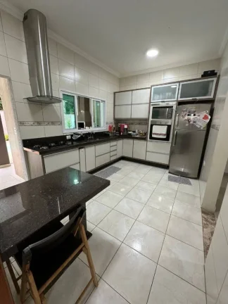 Imagem Casa 3 dormitórios ( 1 suíte), 2 vagas, Condomínio Crystal Park - Jacareí.