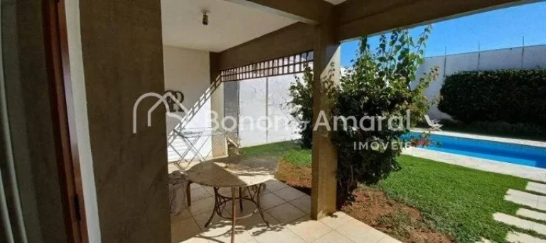 Imagem Linda casa á venda no Condomínio Reserva Iguatemi com hall de entrada social e de serviço, vaga p...