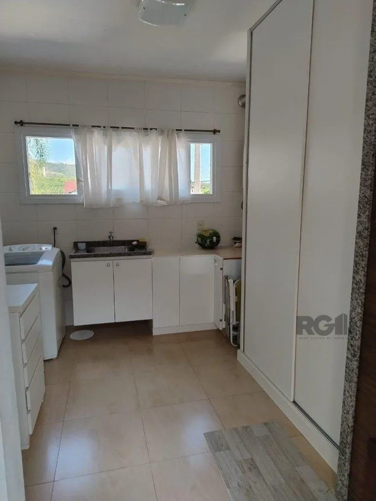 Imagem Casa de 3 dormitórios no bairro Mário Quintana