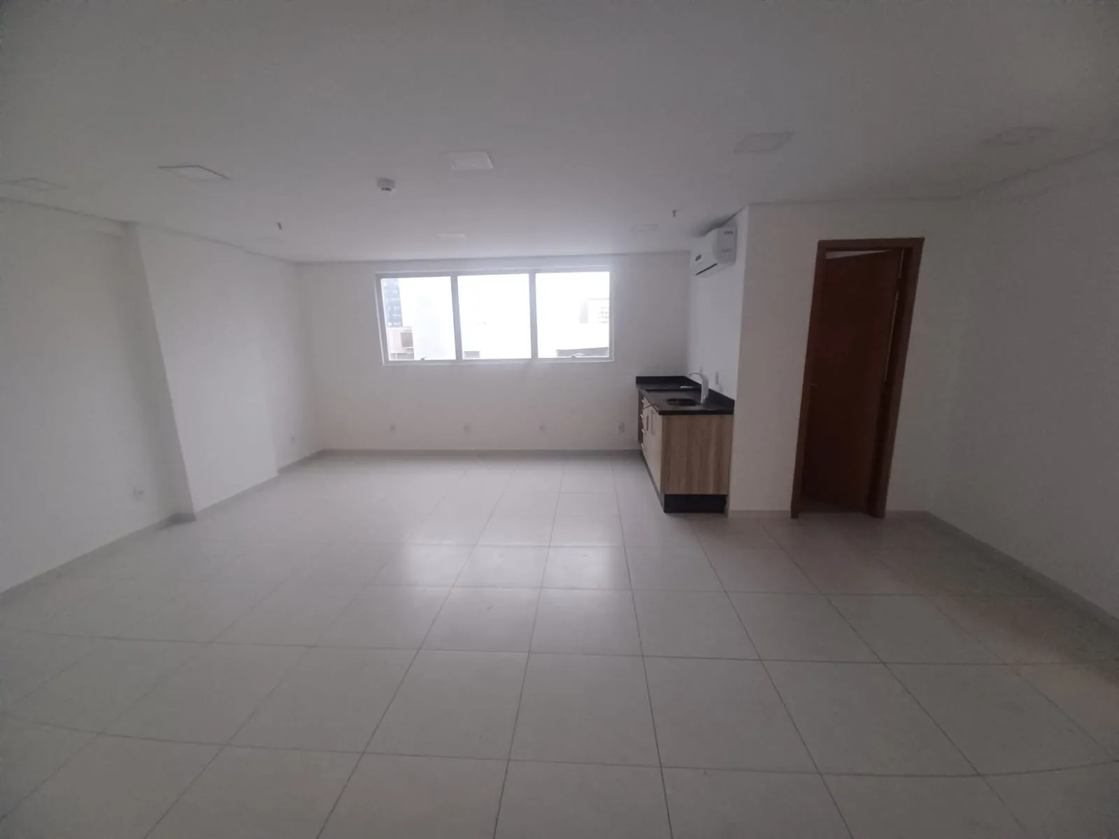 Imagem Ótima Sala Comercial no Dubai Business Center!