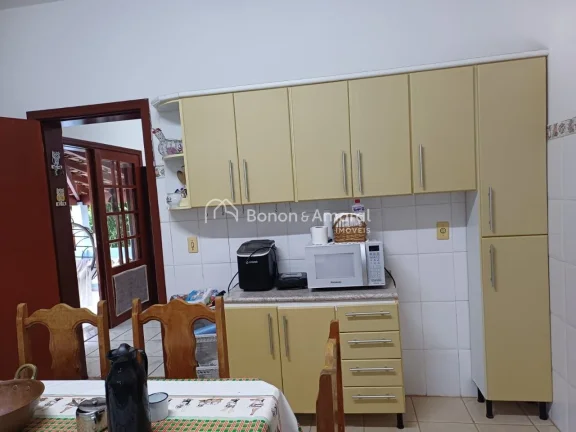 Imagem Linda chácara com total privacidade em meio à natureza!
Casa com 3 suítes (2 com closet), sala í...