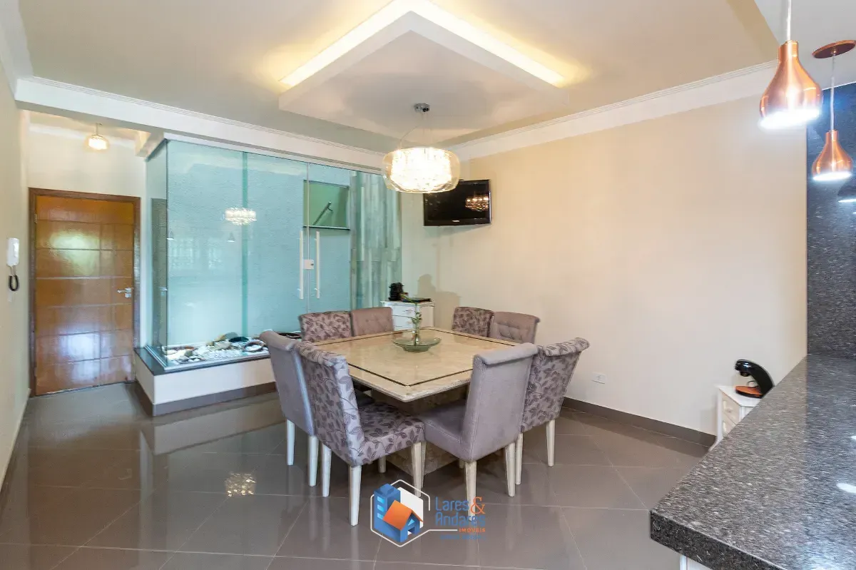 Imagem Sobrado para venda em Chácara Inglesa com 3 quartos, sendo 1 suíte, 364m²