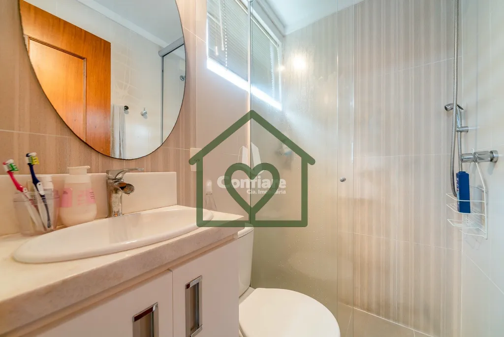 Imagem Apartamento amplo, 1 por andar, com 201m² privativos, localizado em prédio de esquina. Conta com 4...