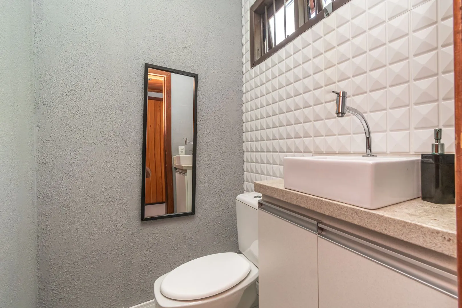 Imagem Casa 03 dormit (suíte e closet) e 4 vagas, na Vila Ipiranga, em Porto Alegre, RS