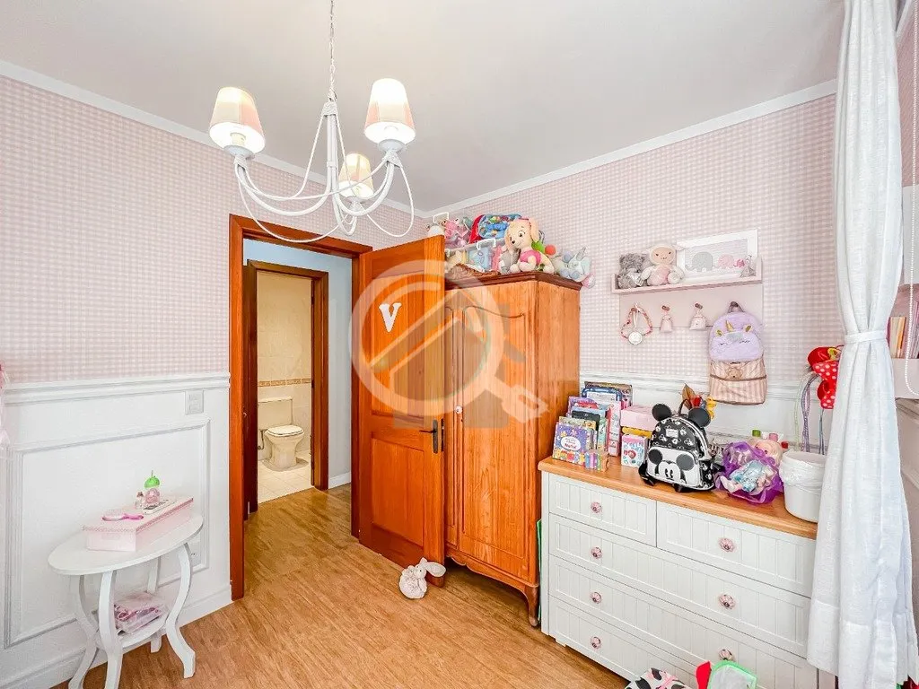 Imagem Este apartamento recentemente atualizado no Bairro Moinhos de Vento é uma verdadeira joia. Localiza...