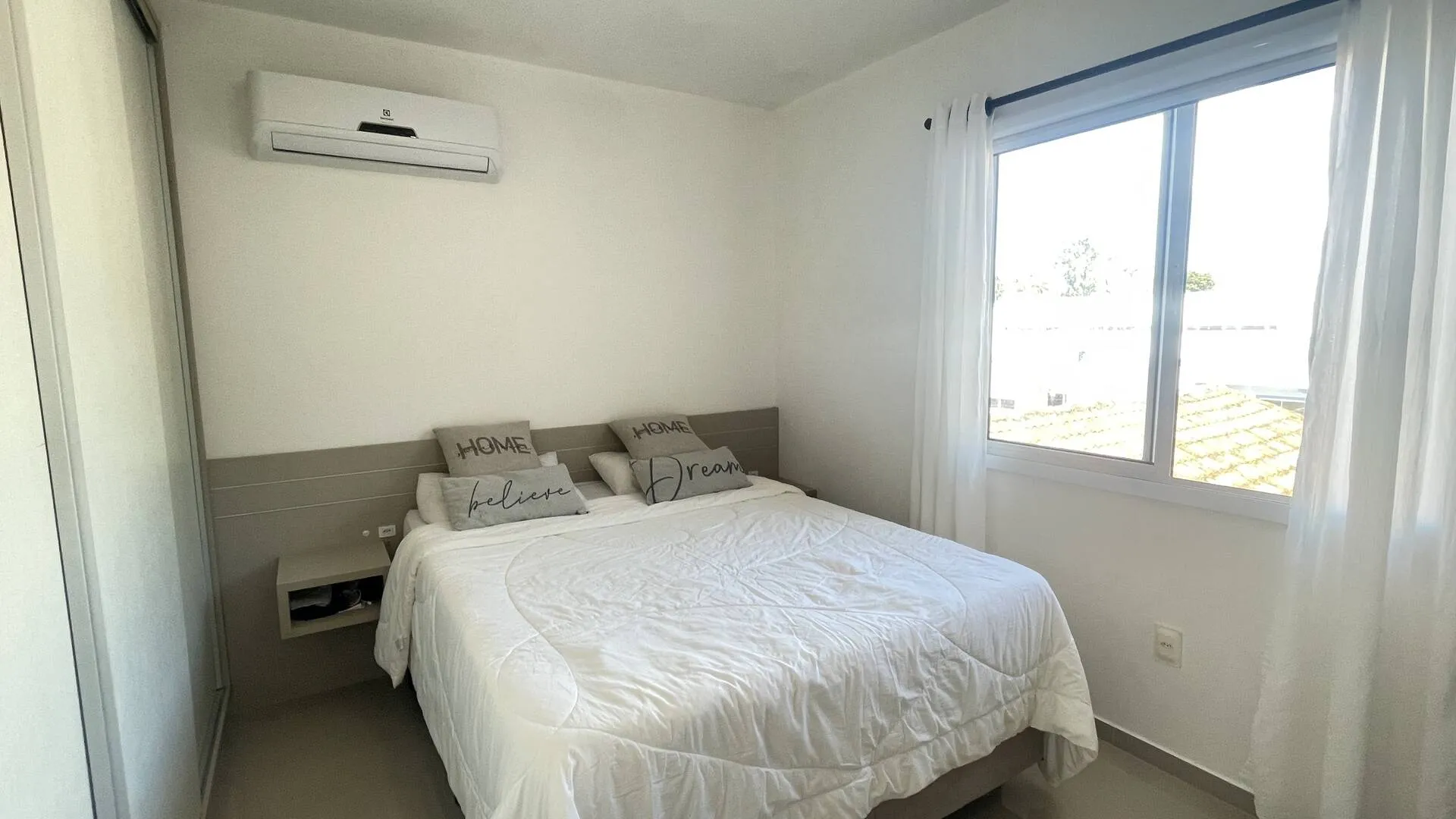 Imagem Apartamento para alugar em Canasvieiras 2 quartos com suíte e sacada