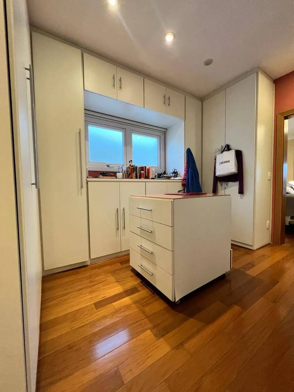 Imagem Casa de Alto Padrão em Alphaville - 4 Suítes, Piscina e Lazer Completo