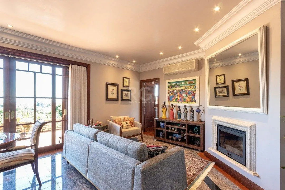 Imagem Casa Condominio para Venda - 559m², 4 dormitórios, sendo 3 suites, 3 vagas - Cavalhada