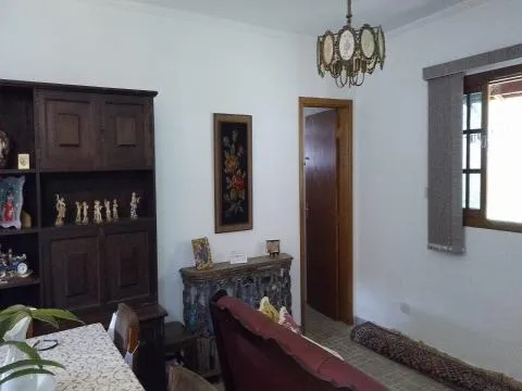 Imagem VENDA DE CASA NO COPACO, EM ARUJÁ/SP, 147m² com 3 suítes, quintal amplo, churrasqueira, sala de estar e jantar e garagem coberta. CONSULTE-NOS.