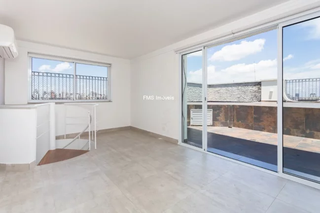 Imagem Cobertura à venda em Moema com 1 suíte, 2 vagas, 182m².