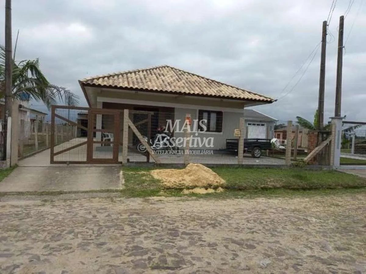 Imagem Casa para Venda em Arroio Do Sal / RS no bairro Quatro Lagos