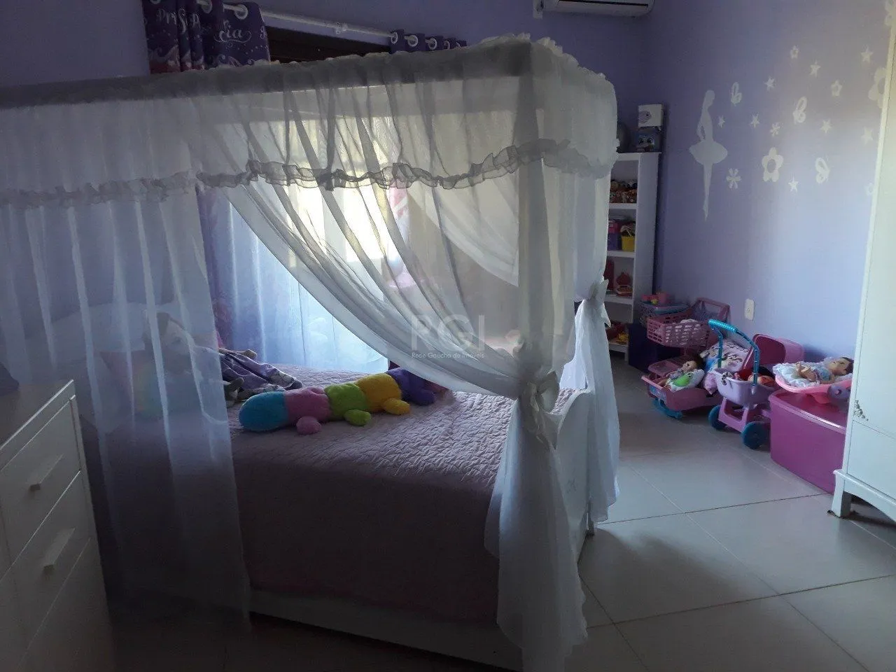 Imagem Casa para Venda - 272m², 3 dormitórios, sendo 1 suítes, 2 vagas - Hípica