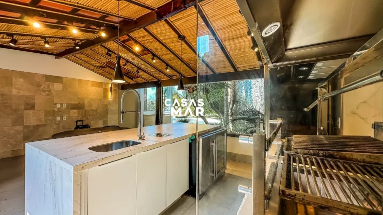 Imagem Casa vista mar à venda com porteira fechada, 6 suítes, lazer incrível, Búzios