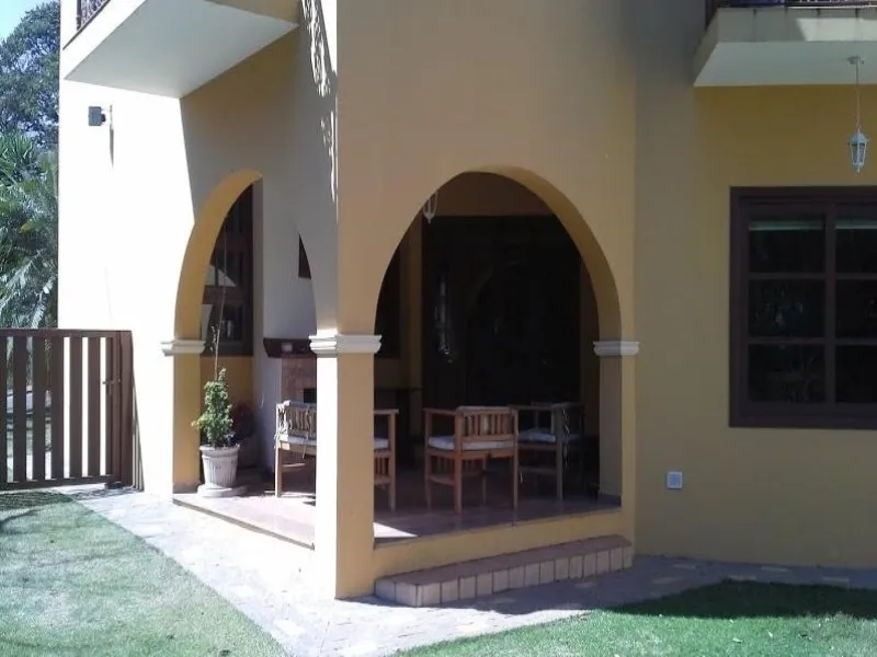 Imagem Casa de Luxo em Condomínio de Prestígio em Valinhos-SP: 4 suítes, uma independente, 3 salas, escritório, 6 banheiros, 4 vagas, 400m², em meio ao verde