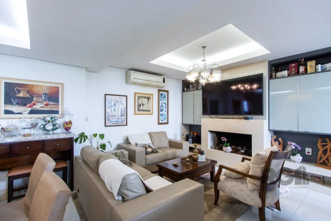 Imagem Casa em condominio . com 6 suites, sendo 3 suítes master com closet e hidro.