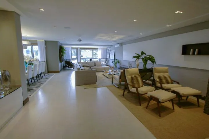 Imagem Apartamento com 4 Quartos à Venda, 314 m² em Centro - Gramado