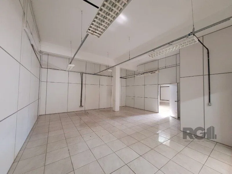 Imagem MÁFFER IMÓVEIS ALUGA - PRÉDIO COMERCIAL DE GRANDE PORTE Av. Missões, 06 - Bairro Navegantes | Porto Alegre