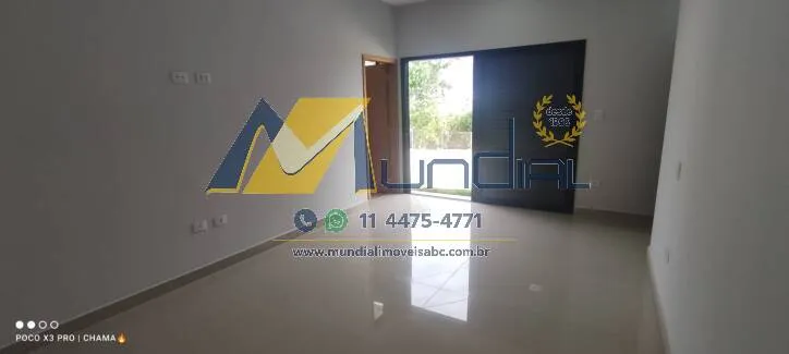Imagem Casa à Venda com 450m², 3 dormitórios, 3 suítes, 1 sala e 4 vagas!!!