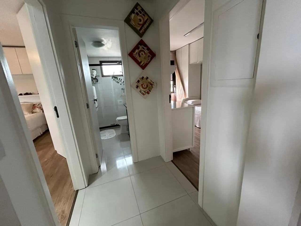 Imagem Apartamento com Suíte, Lareira e 2 Vagas na Zona Norte
