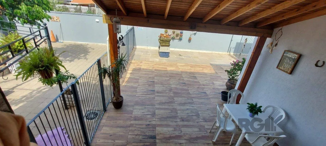 Imagem Casa com 2 dormitórios, sendo 1 suíte no bairro Florida em Guaíba