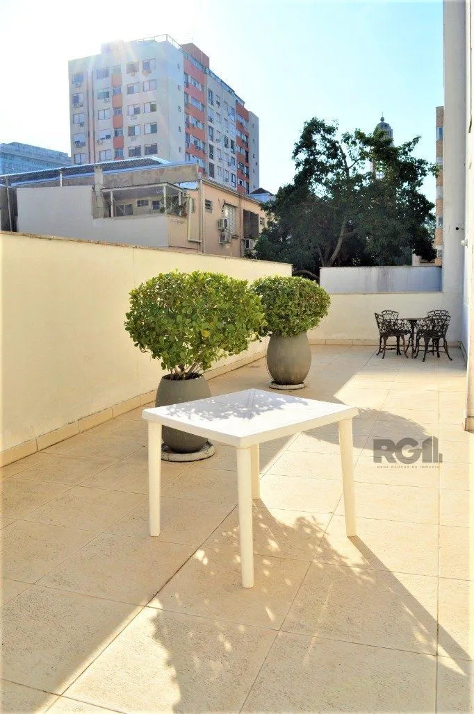 Imagem Excelente apartamento 2 dorm. sendo 1 suite, com terraço, churrasqueira, semimobiliado - 1 vaga dupla - Bairro Cidade Baixa
