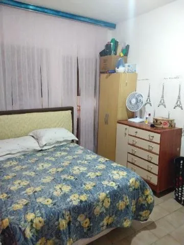 Imagem VENDA DE SOBRADO NO JORDANÓPOLIS, EM ARUJÁ/SP, 80m² c/ 2 quartos, sala de estar, churrasqueira, quintal com vista linda, jardim e 5 vagas CONSULTE-NOS