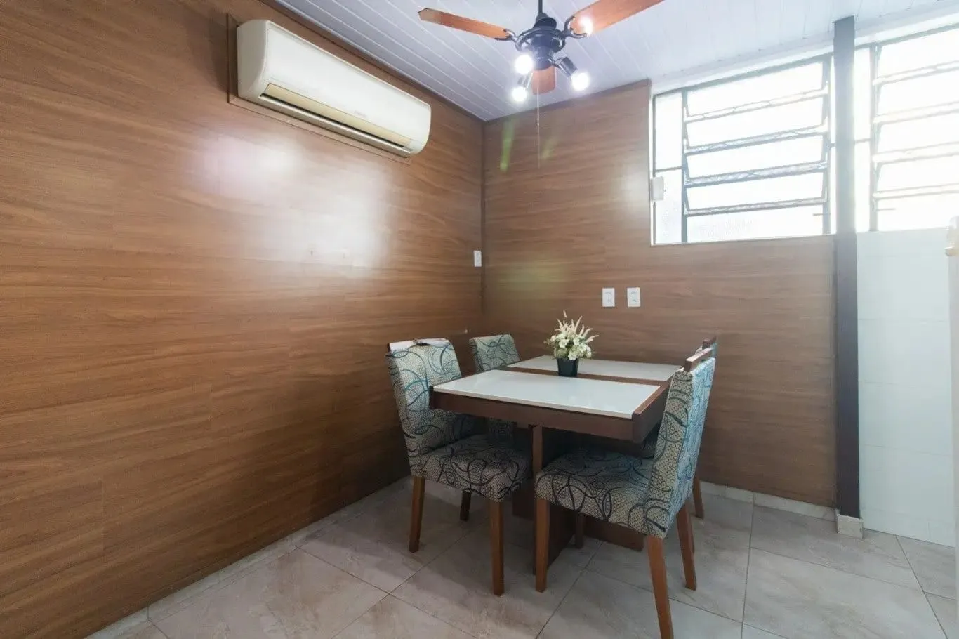 Imagem Casa com 4 dormitórios e 175m² à venda no Bairro Santa Tereza