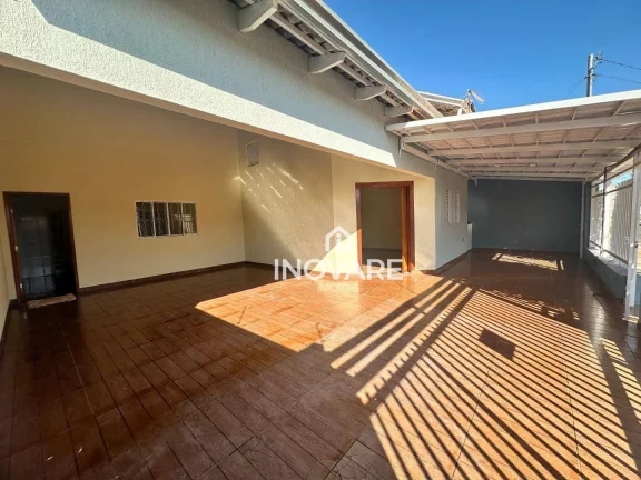 Foto do imóvel Casa com 3 dormitórios à venda, 200 m² por R$ 350.000,00 - Jardim das Palmeiras - Araporã/MG