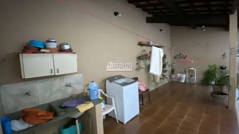 Imagem Casa à venda no bairro Vila Olímpica, Uberaba - 4 dormitórios, suíte e 4 garagens
