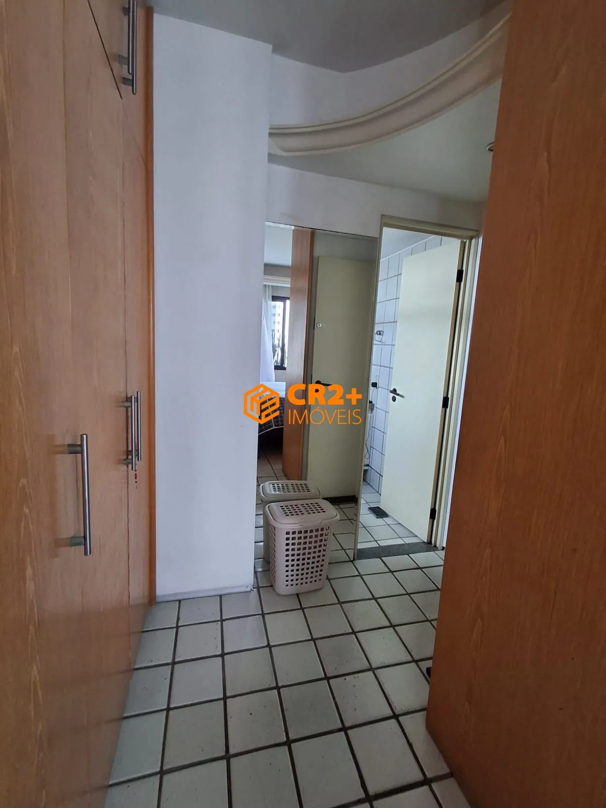 Imagem Vendo apartamento no Parnamirim, com 191 m² e com 3 suítes. Ótima localização. O