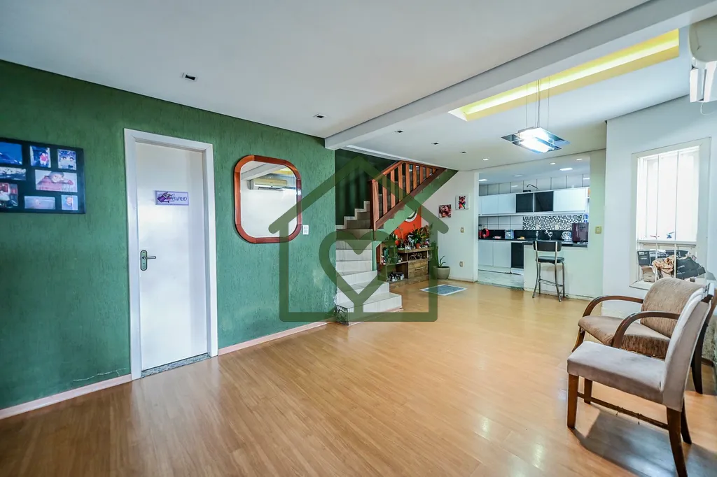 Imagem Sobrado com piscina, espaço gourmet completo e vista panorâmica ? oportunidade imperdível! 
 
Exc...