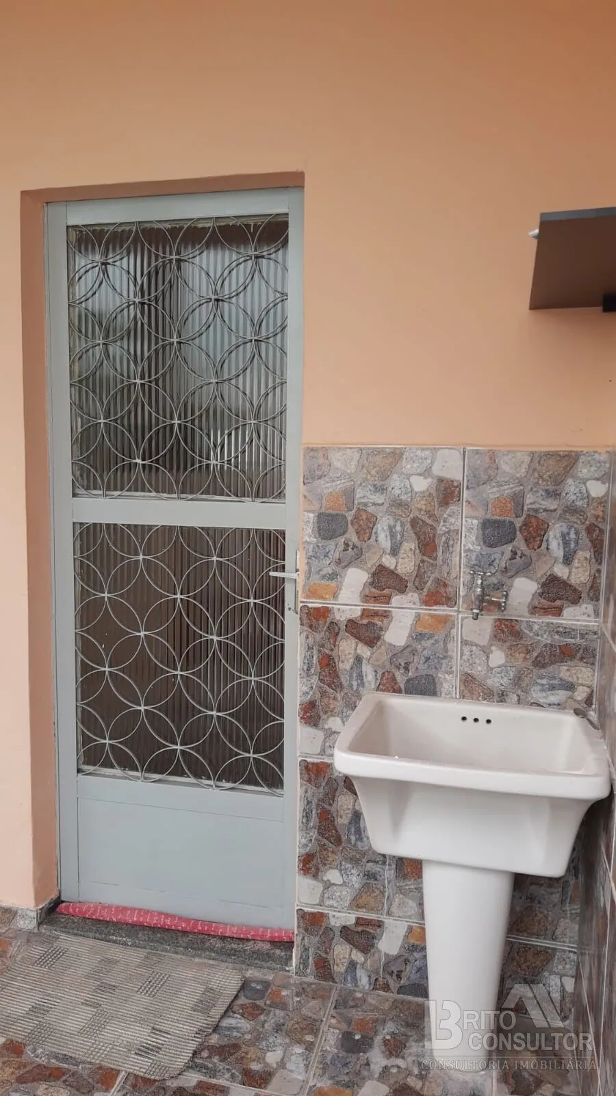 Imagem Casa com 2 Qts, Quintal, 3 Vagas ou mais, em Trindade, São Gonçalo/RJ