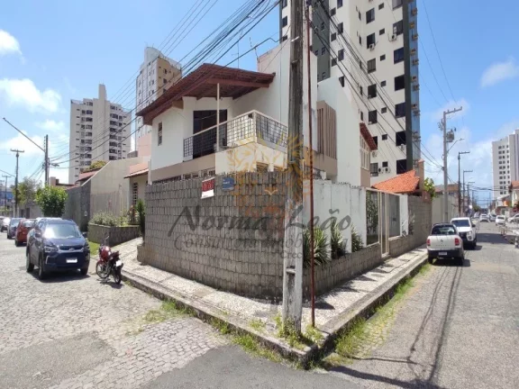 Foto do imóvel Casa à Venda no Bairro 13 de Julho, Aracaju-SE - 280 m², 4 quartos, 3 suítes, 3 salas, 5 banheiros e 3 vagas!