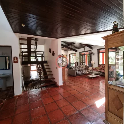 Imagem CASA COM 3 QUARTOS , SALA ESTAR ,SALA DE JANTAR, PISCINA, LAVANDERIA , ACESSO AO RIO ,BANHEIROS, LAVABO,3 VAGAS,974 mt de terreno