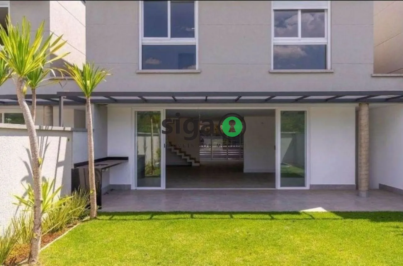 Imagem Casa em Condomínio Fechado com 4 Suítes, Piscina e Quintal Amplo