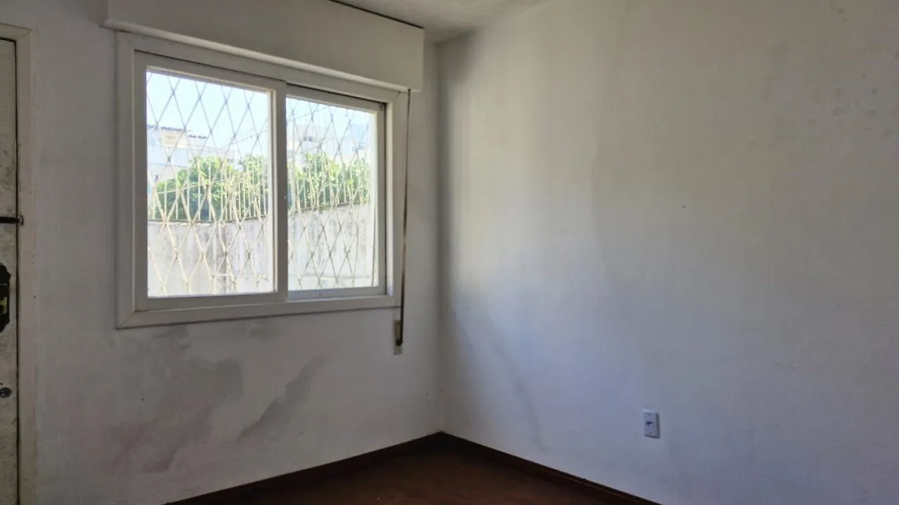 Imagem Apartamento com 2 dormitórios e garden na Rua Ijuí, pronto para reformar