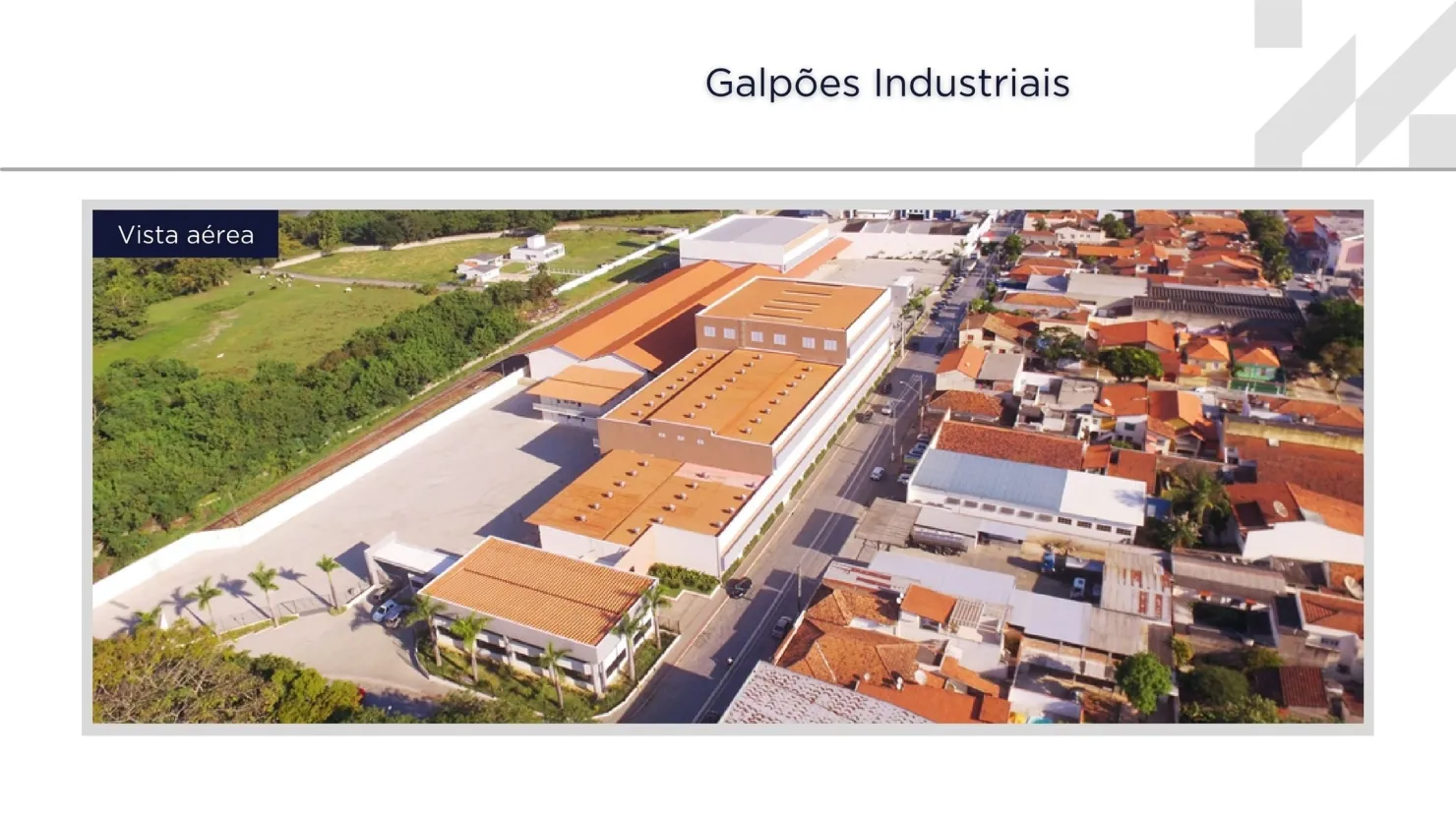 Imagem Galpão Comercial em Cruzeiro com Galpões, Escritórios e Estacionamento para Mais de 200 Vagas, Ideal para Diversos Tipos de Negócios e Eventos