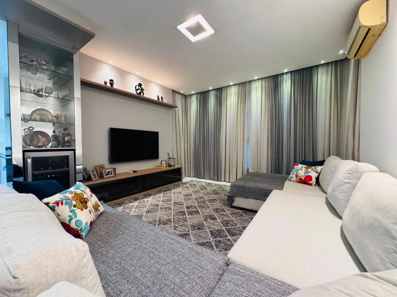 Imagem Apartamento com vista para o mar à venda com 137m2 por R$ 3.000.000,00