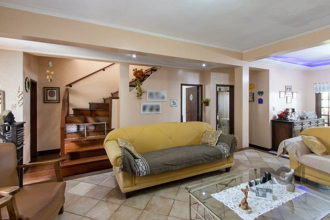 Imagem Casa para Venda - 300m², 3 dormitórios, sendo 1 suites, 4 vagas - Nonoai