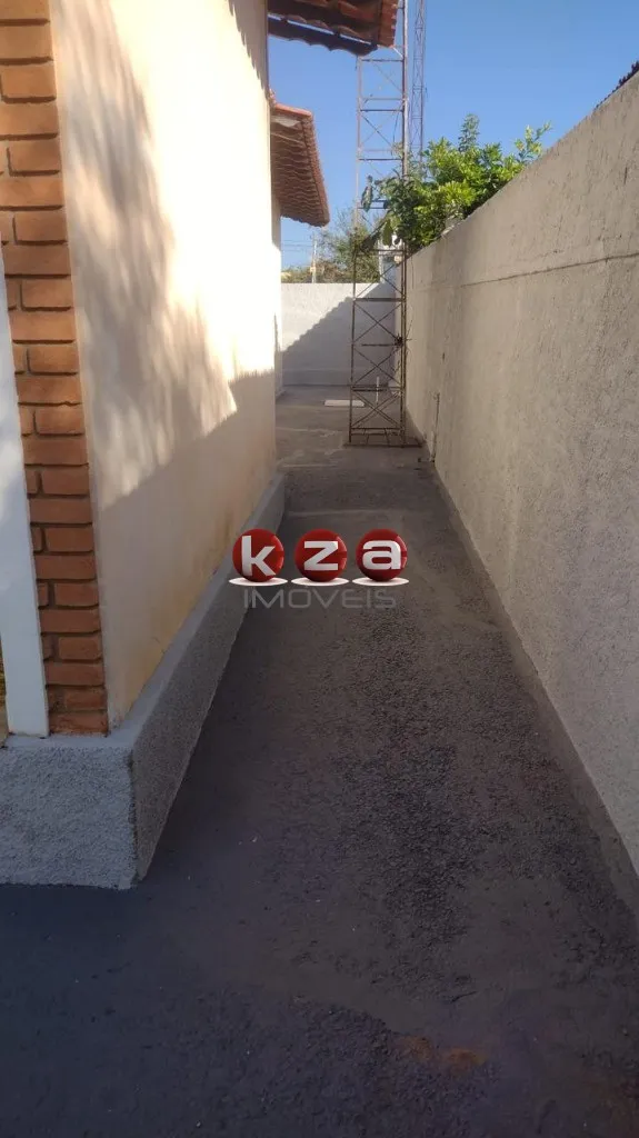 Imagem Oportunidade única: Casa comercial à venda ou locação no Centro de Vinhedo-SP, 2 quartos, 2 salas, 1 banheiro, 3 vagas, 134 m².