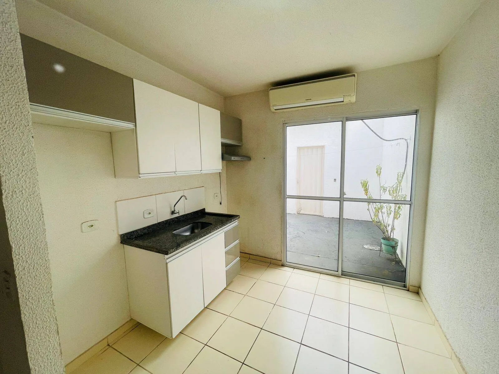 Imagem Casa 2 Quartos sendo 1 Suíte Condomínio Rio Manso Bairro Jardim Imperial