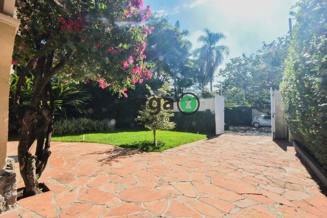 Imagem Casa Comercial para locação no Jardim Europa, com 250m², Sem Mobilia, várias salas