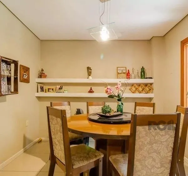 Imagem Casa sobrado no Partenon de 4 dormitórios e 2 vagas