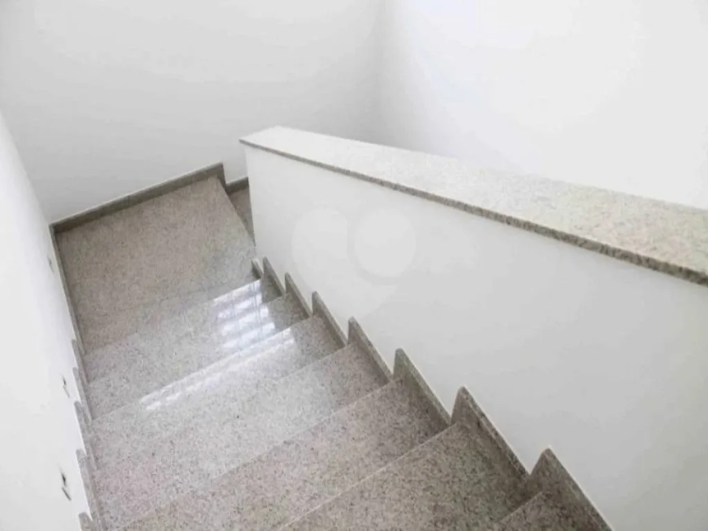 Imagem Sobrado de Luxo no Campo Belo: 3 Quartos, 3 Suítes, 6 Banheiros, 10 Vagas de Garagem e 682m² - São Paulo-SP