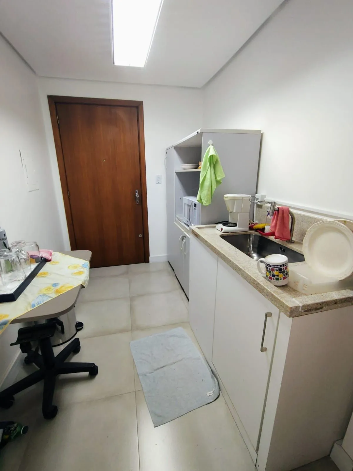 Imagem Sala ampla pois é ligada a outra ao lado do Colégio Santa Inês perto do Zaffari.