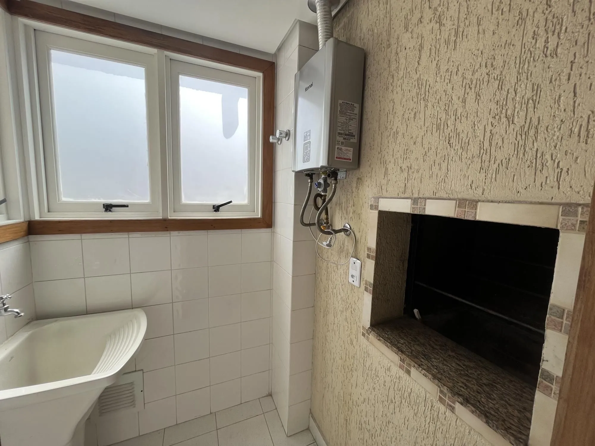 Imagem Apartamento de dois quartos, suíte e uma vaga de garagem no bairro Menino Deus