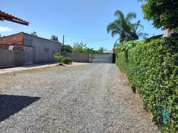 Imagem Casa a venda 03 quartos c/suíte, bem localizada em Guaratuba PR
