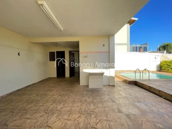 Imagem Casa bairro no Chácara da Barra em Campinas/SP. São 185m² de construção, sala estar com ar-cond...